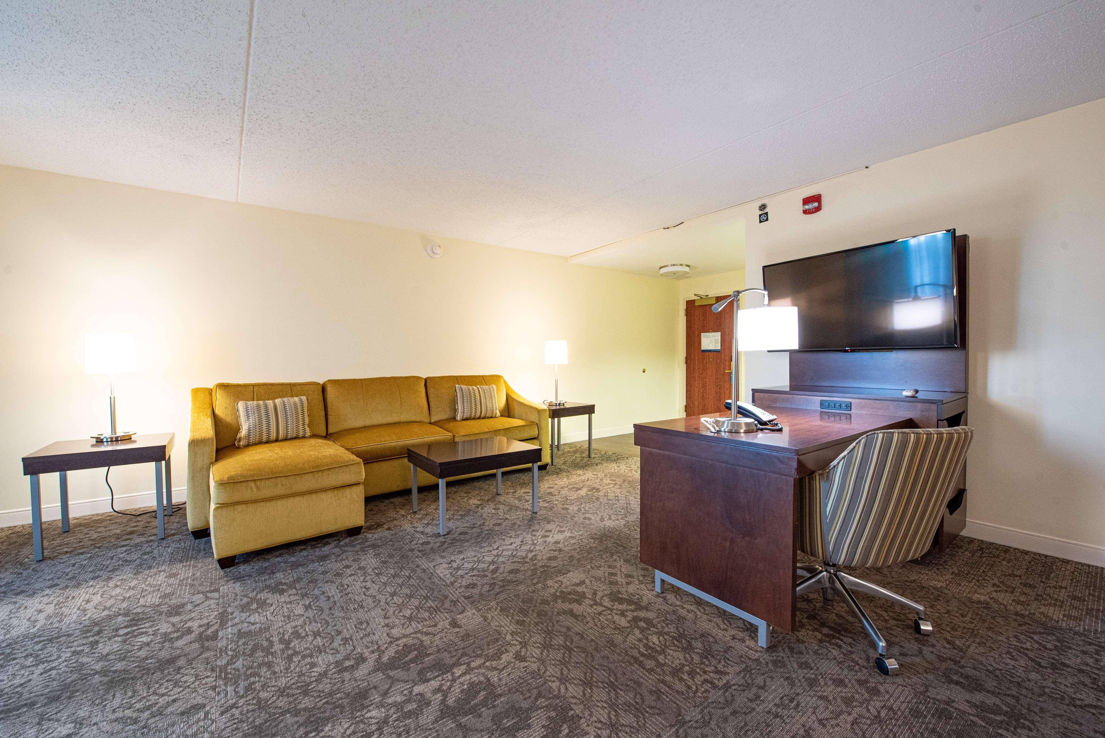 Hampton Inn & Suites By Hilton - Rockville Centre Exterior photo