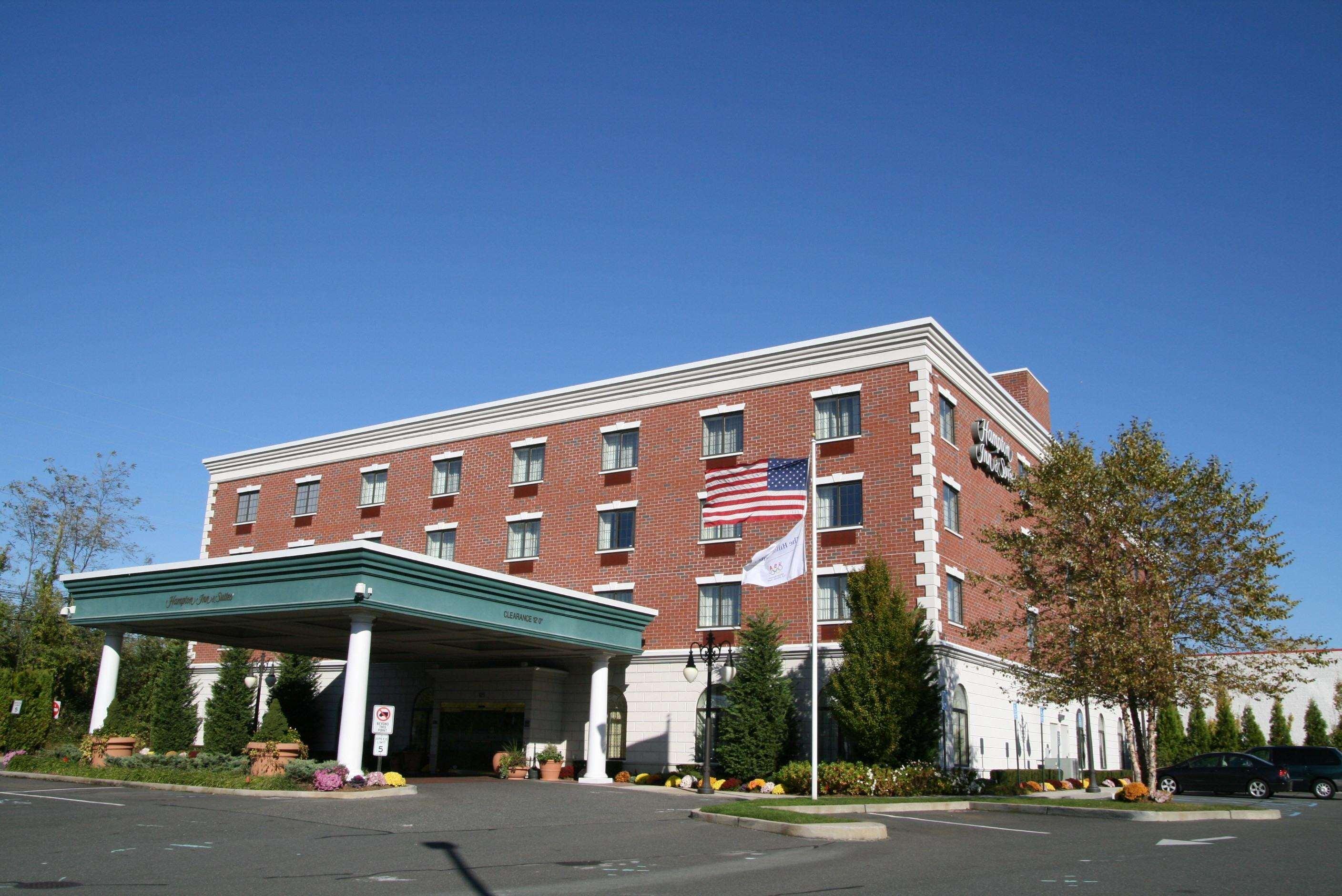 Hampton Inn & Suites By Hilton - Rockville Centre Exterior photo