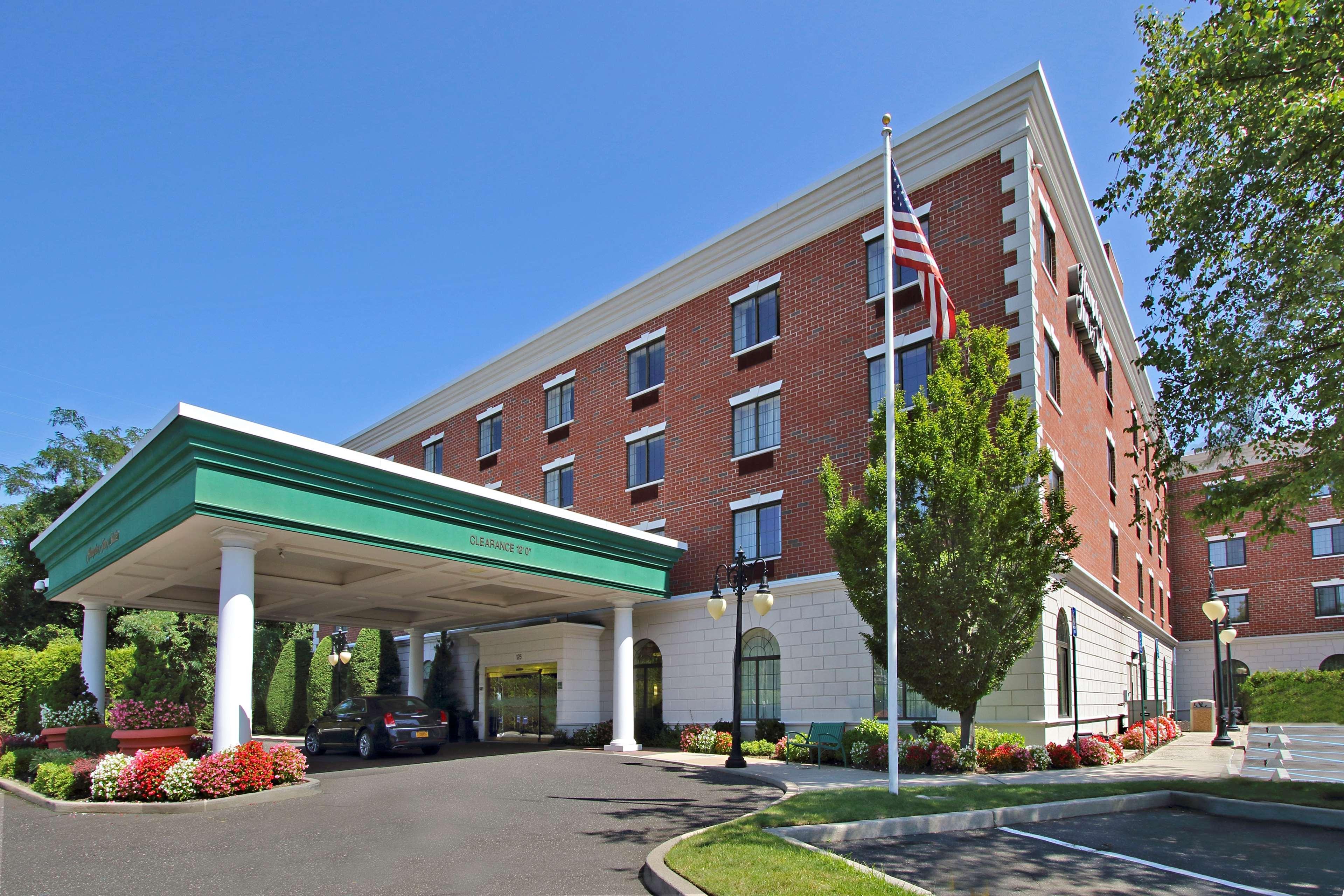Hampton Inn & Suites By Hilton - Rockville Centre Exterior photo