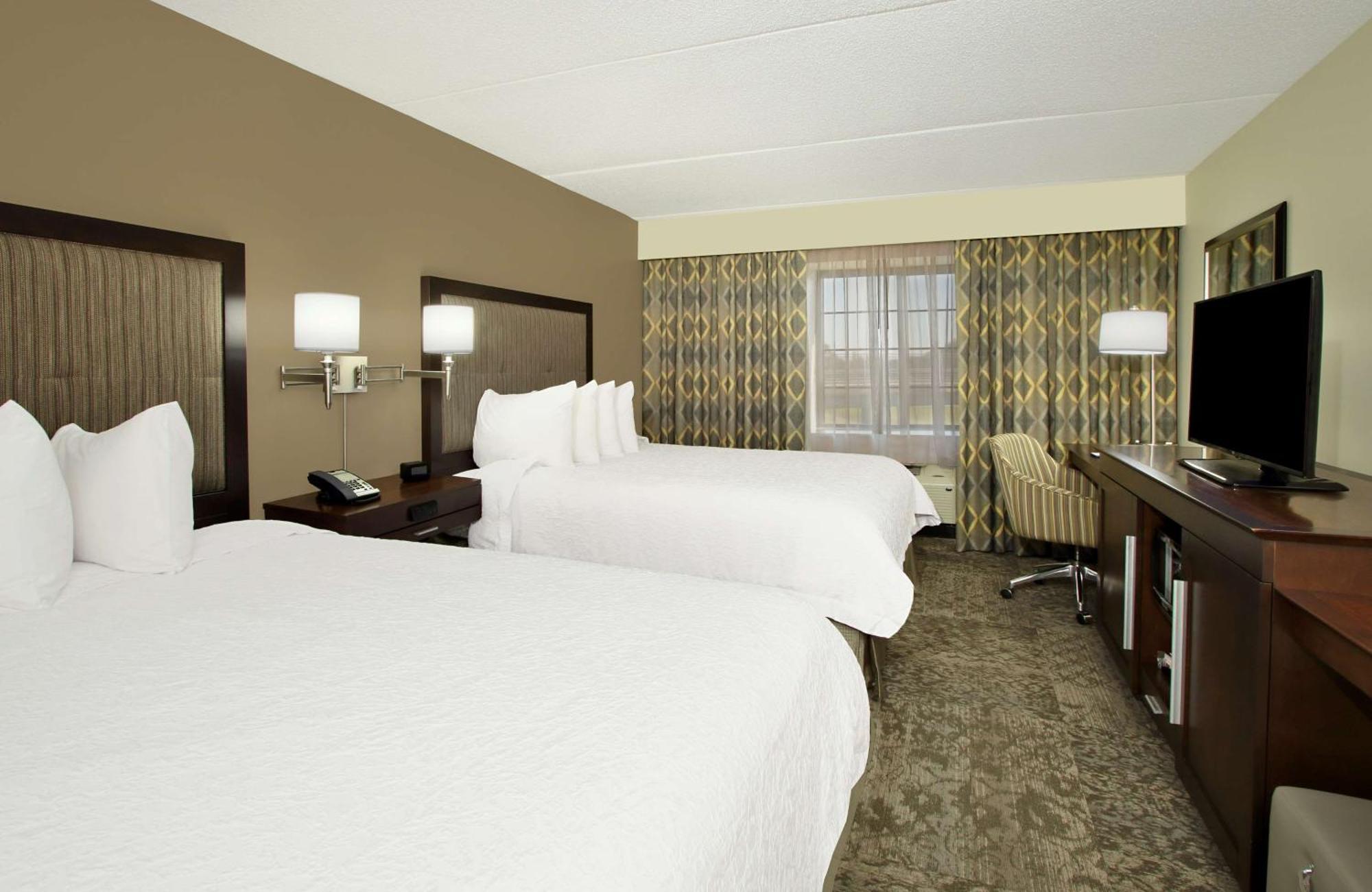 Hampton Inn & Suites By Hilton - Rockville Centre Exterior photo