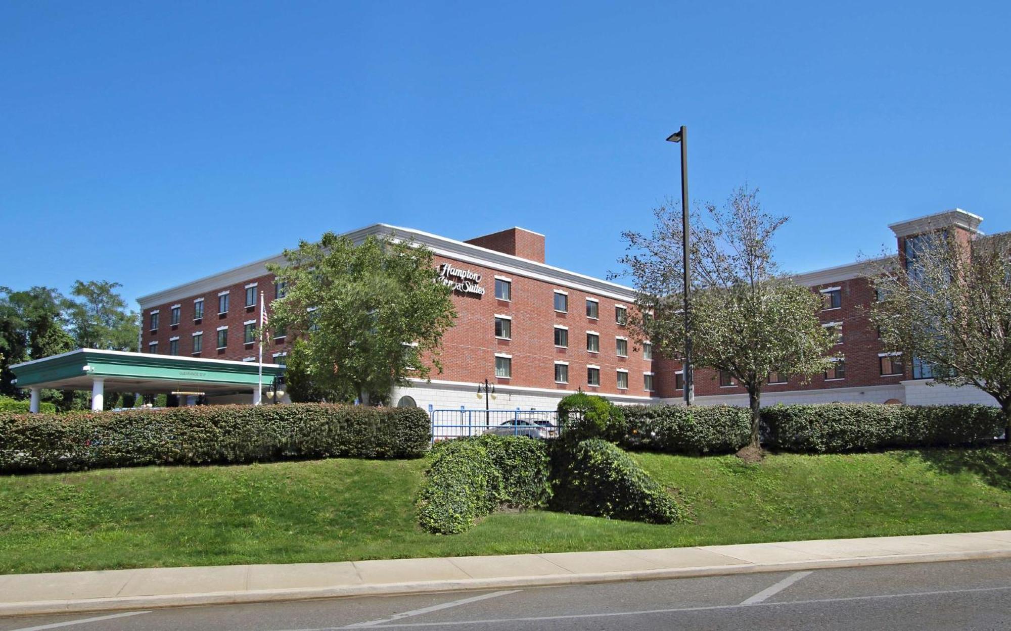 Hampton Inn & Suites By Hilton - Rockville Centre Exterior photo