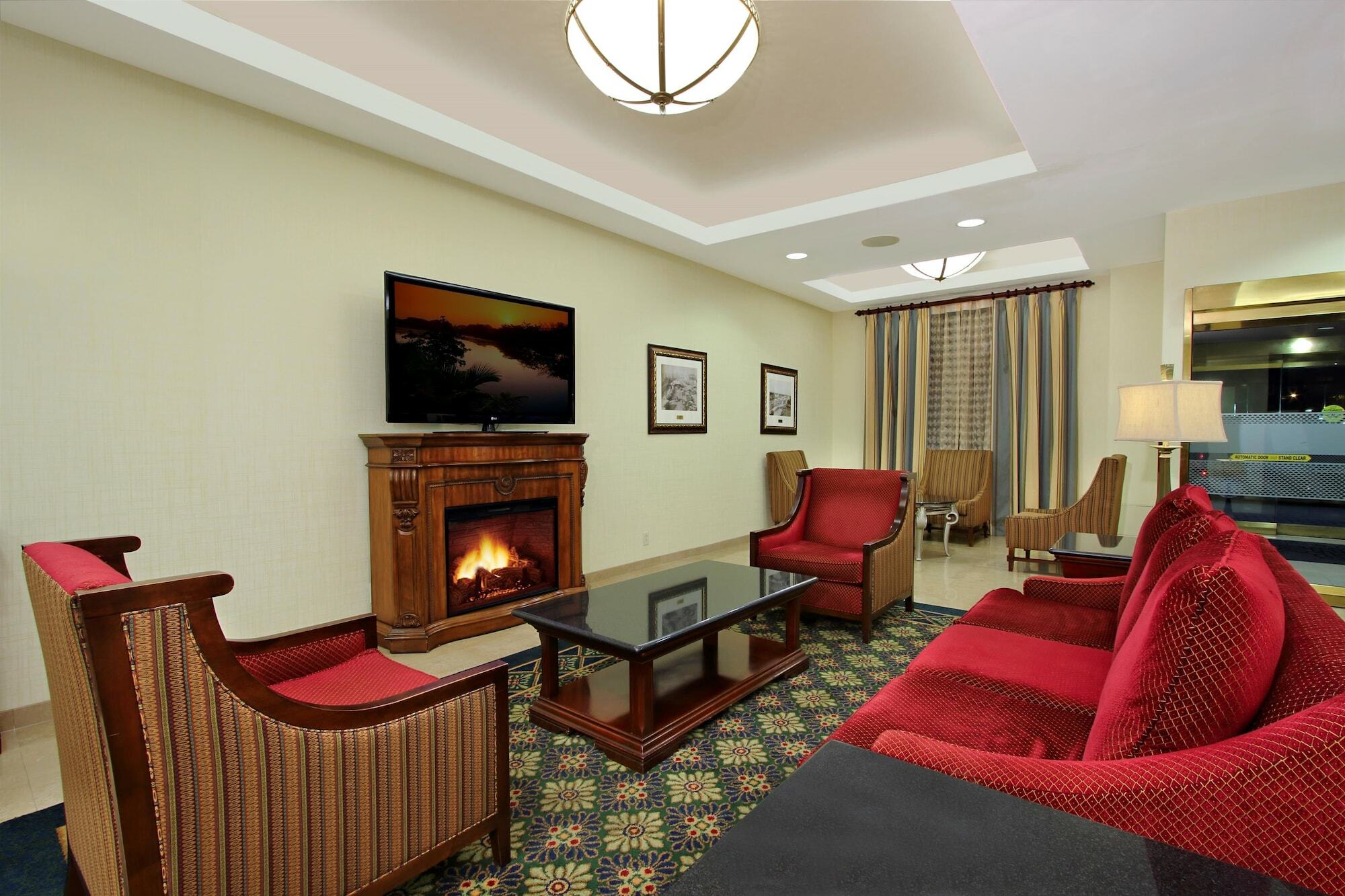 Hampton Inn & Suites By Hilton - Rockville Centre Exterior photo